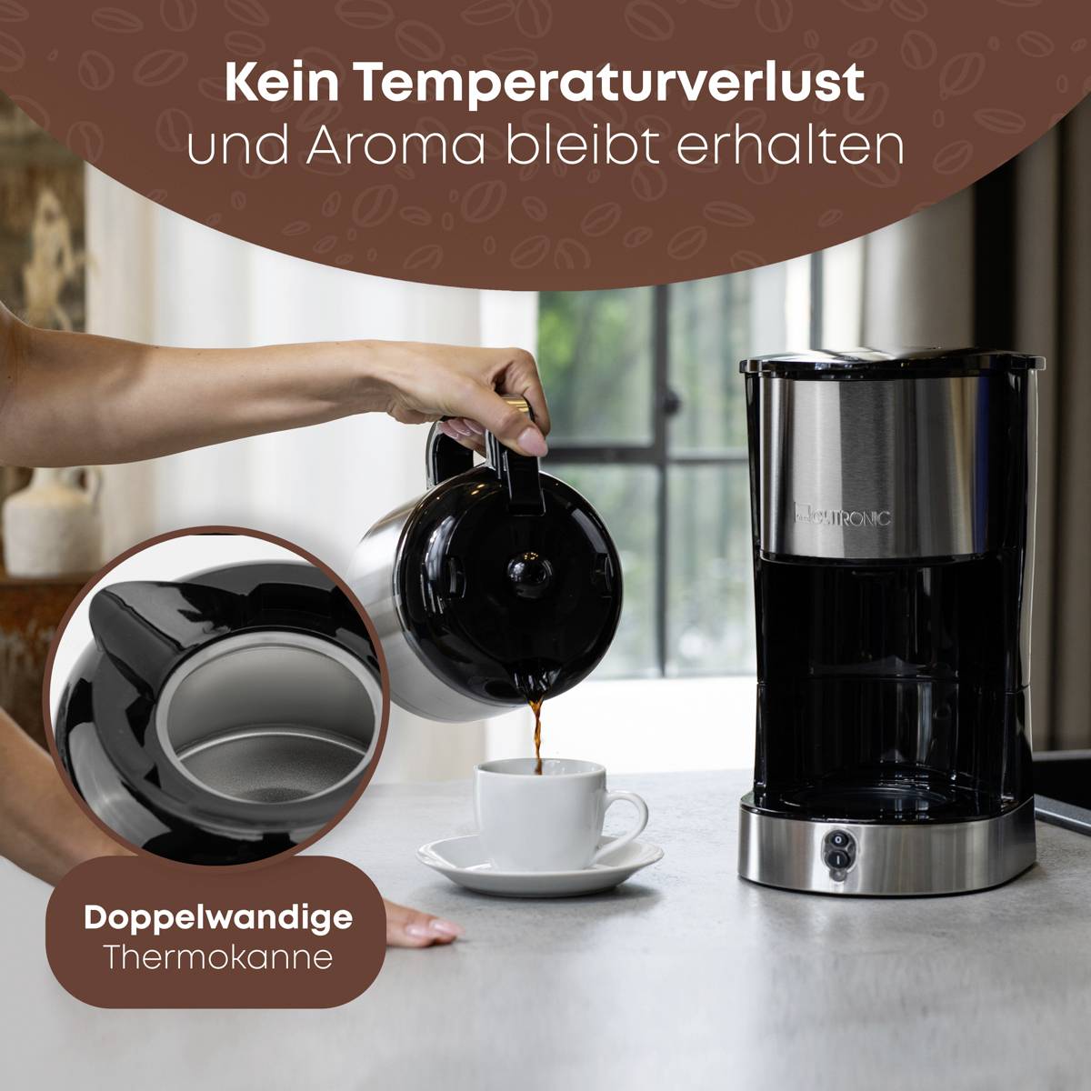 Eine Hand gießt Kaffee aus einer doppelt isolierten Thermoskanne in eine Tasse. Text: 'Kein Temperaturverlust und Aroma bleibt erhalten.'