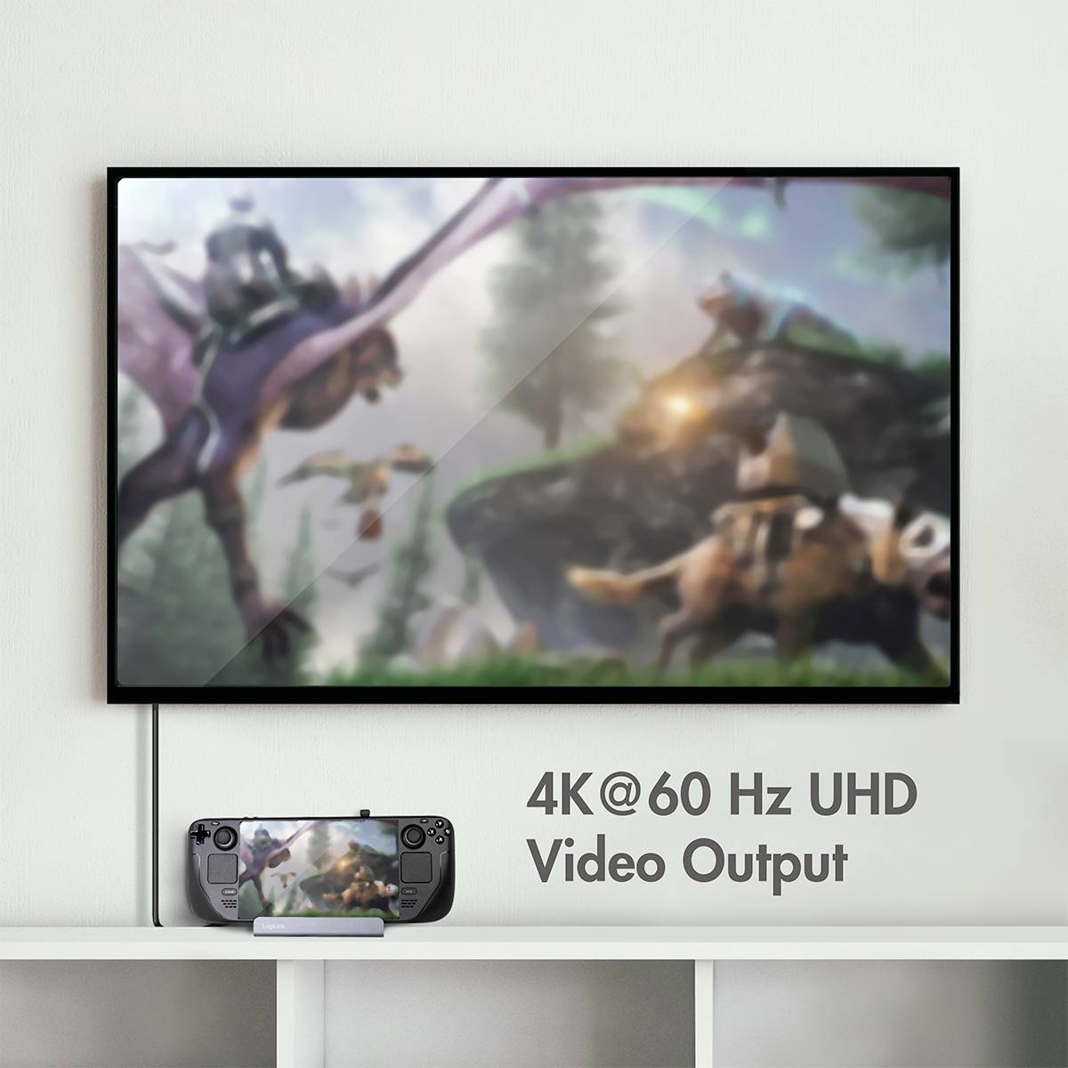 Unscharfes Bild eines gigantischen Vogels und Reitern auf Tieren auf einem TV-Bildschirm. Darunter ein Handheld mit gleichem Bild, Text: '4K@60 Hz UHD Video Output'.