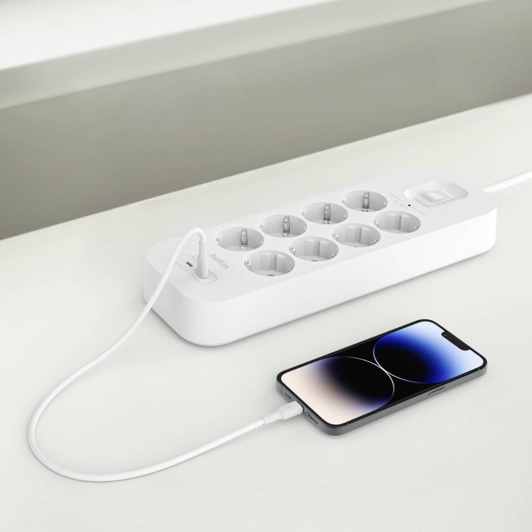 Belkin SRB004vf2M Steckdosenleiste Weiß CEE-Stecker 1St.