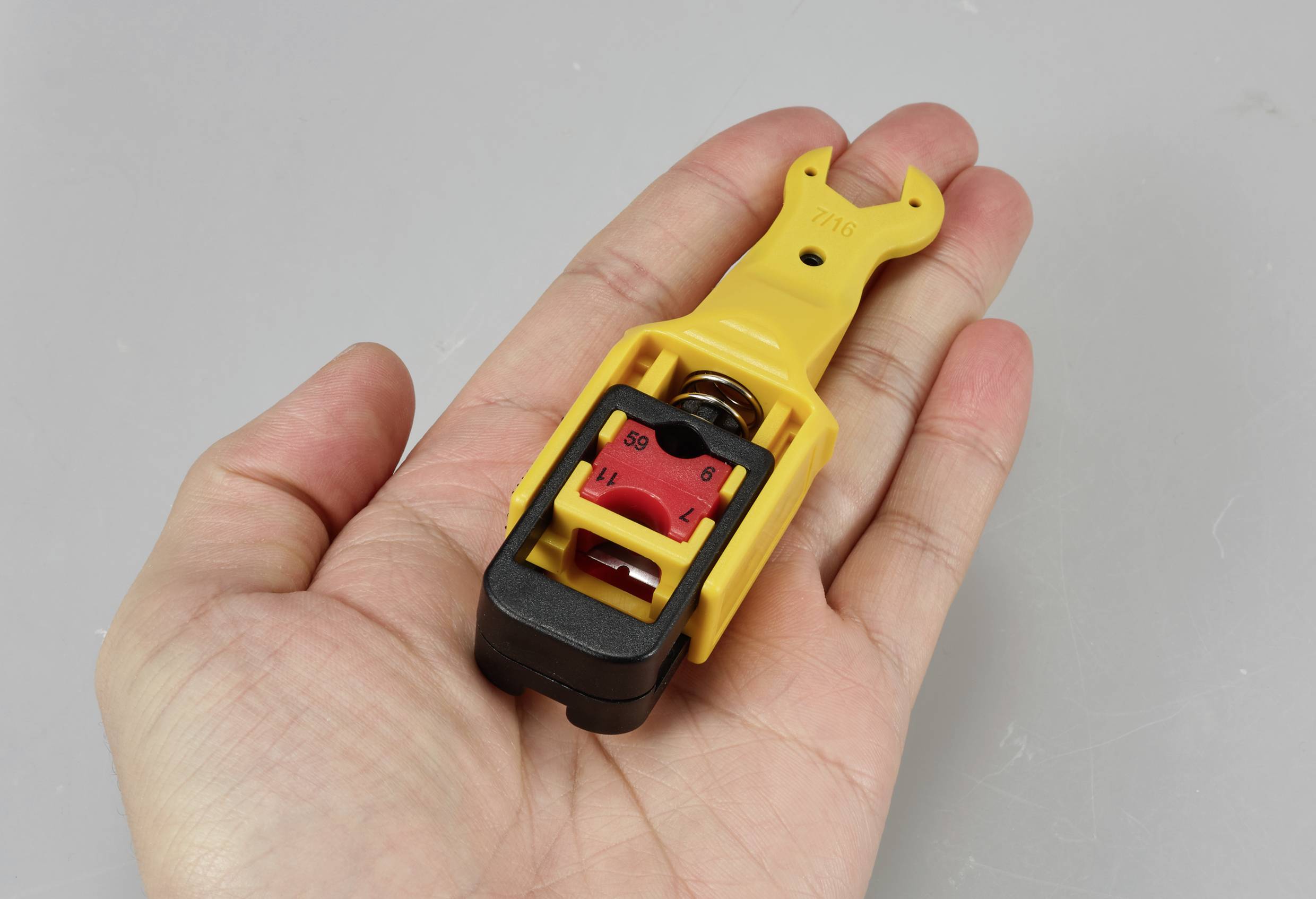 TRU COMPONENTS TC-11992200 Abisolierer für RG 59/6/7/11 Koaxkabel Abisolierlänge: 6.35mm 1St.