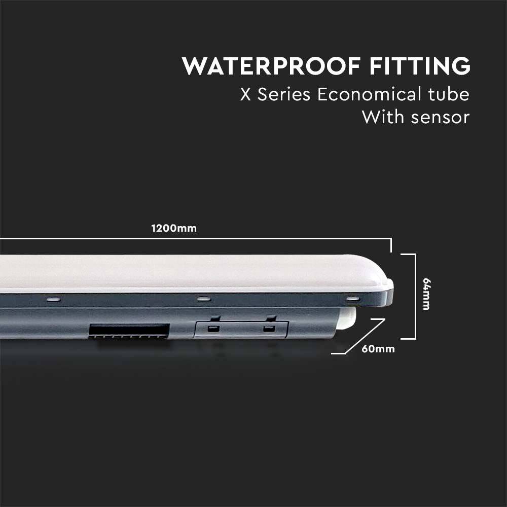 Ein wasserdichtes Leuchtmittel der X-Serie mit Sensor. Maße: Länge 1200 mm, Breite 60 mm, Höhe 64 mm.