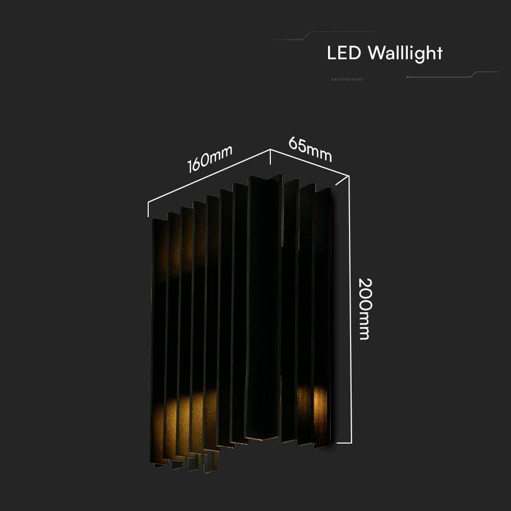 'LED Walllight', Maße: 160mm x 65mm x 200mm. Schwarz, vertikal gestreift mit warmweißem Lichteffekt an den Kanten.