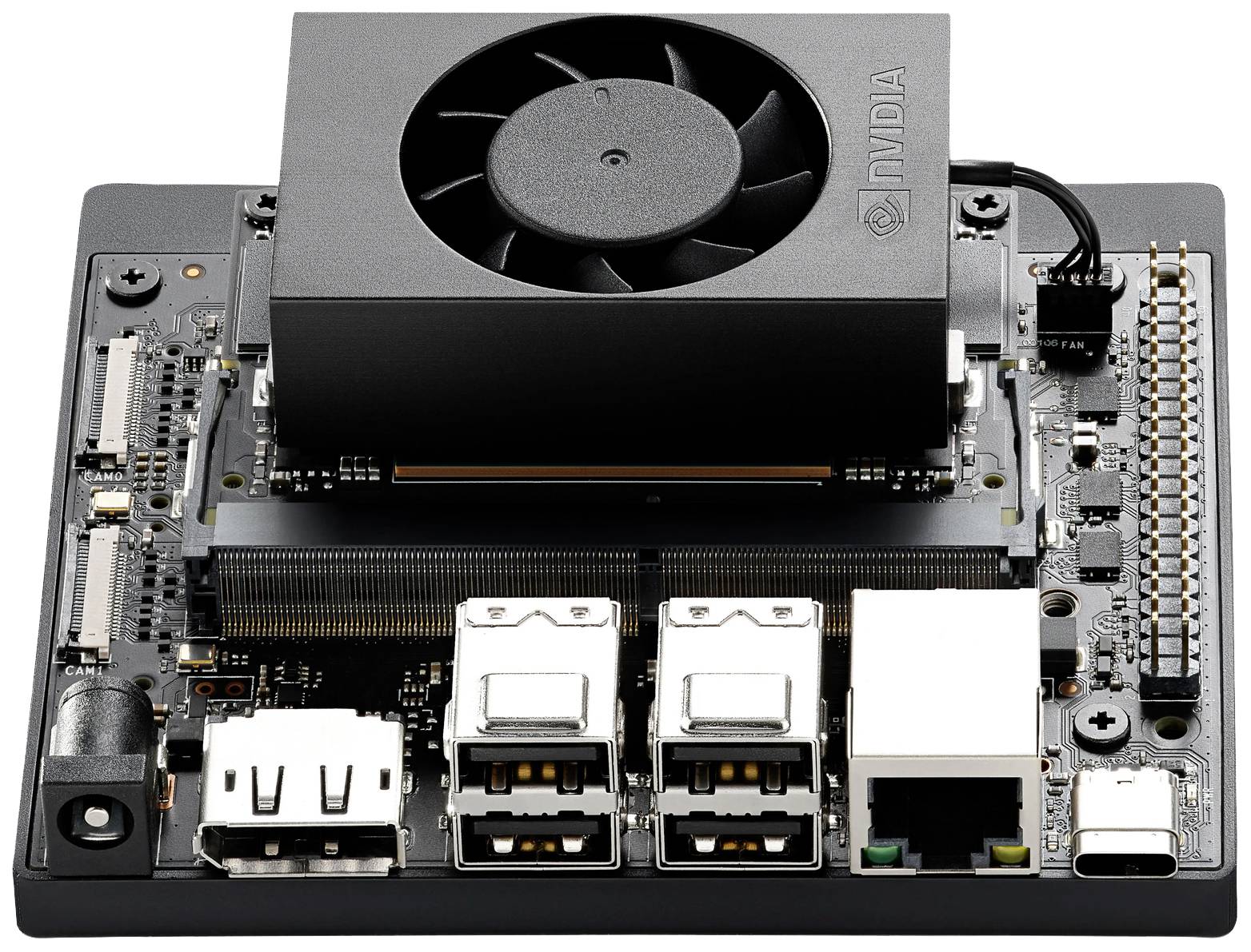 Ein Einplatinencomputer mit mehreren USB-Anschlüssen, einem Ethernet-Port und einem Kühlkörper mit Lüfter darauf.