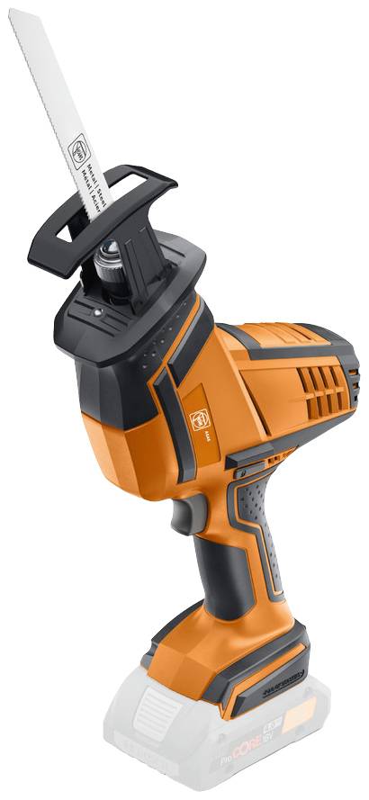 Eine orangefarbene, akkubetriebene Stichsäge mit langem Sägeblatt und ergonomischem Griff, ideal für mobile Einsätze.