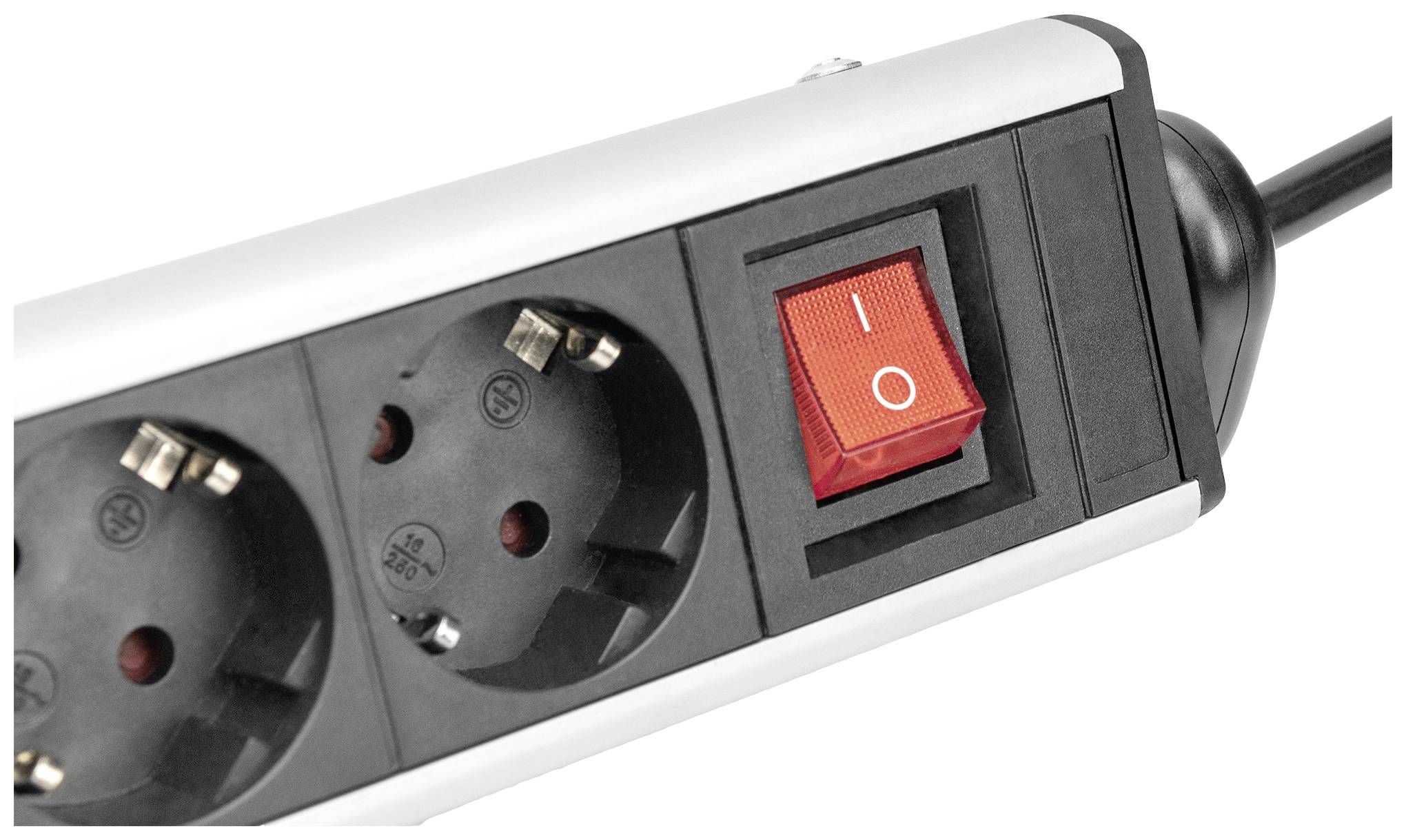 Mehrfachsteckdose mit drei Steckplätzen und rotem Ein-/Ausschalter.