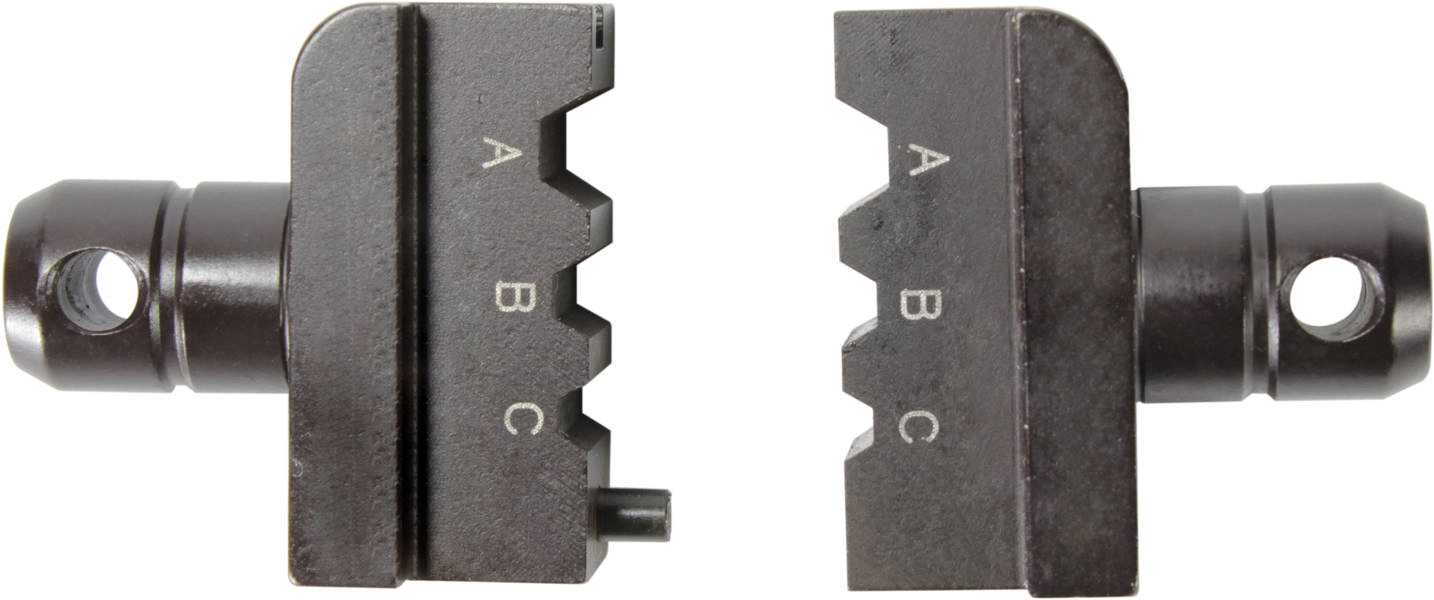 Zwei schwarze Metallteile mit Buchstaben A, B, C. Eine Hälfte hat Auskerbungen, die andere passt mit entsprechenden Vorsprüngen.