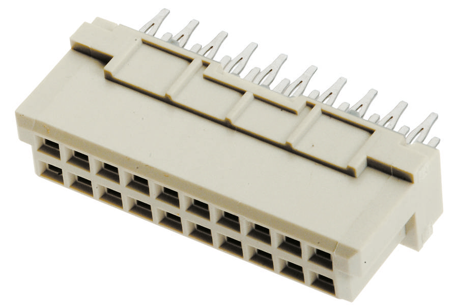 Ein rechteckiger Steckverbinder mit mehreren Pins oben und 24 Öffnungen vorne, verwendet für elektronische Verbindungen.