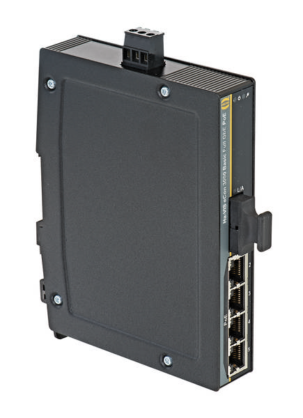 Ein schwarzer Netzwerk-Switch mit vier Ethernet-Ports und einer Stromanschlussbuchse. Das Gerät ist vertikal angeordnet.