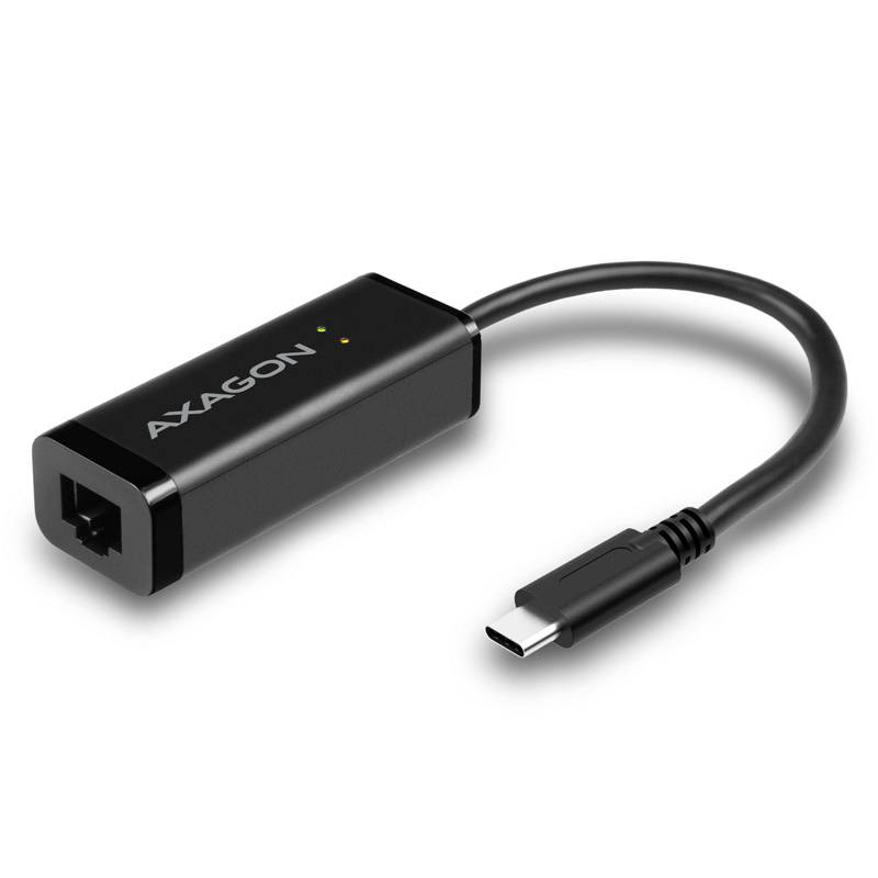 Ein schwarzer USB-C-zu-Ethernet-Adapter der Marke Axagon mit gelber und grüner LED-Anzeige.