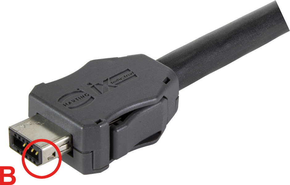 Nahaufnahme eines Steckers eines industriellen Ethernet-Kabels mit der Aufschrift „IX Industrial“ auf dem Gehäuse.