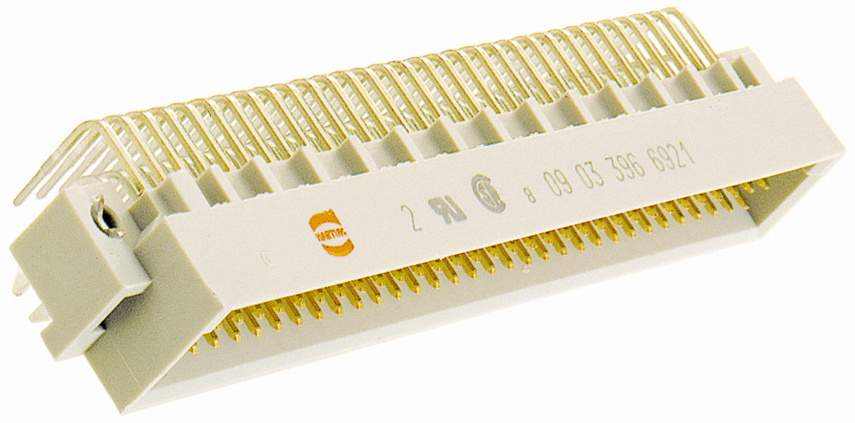 Ein weißer elektrischer Steckverbinder mit goldenen Kontakten, beschriftet mit Zahlen und Symbolen, auf weißem Hintergrund.