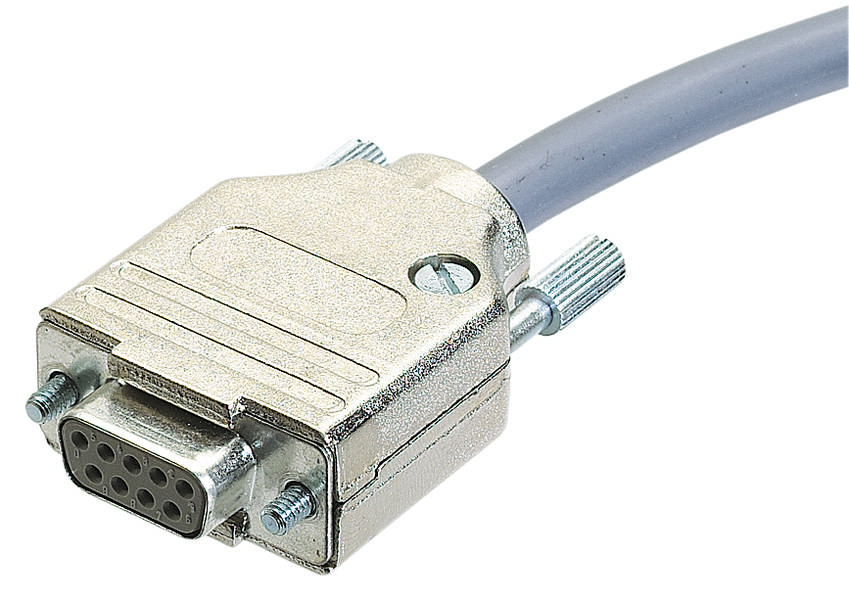 Ein serieler Stecker mit neun Pins und grauem Kabel, häufig verwendet für Datenübertragung zwischen Geräten.