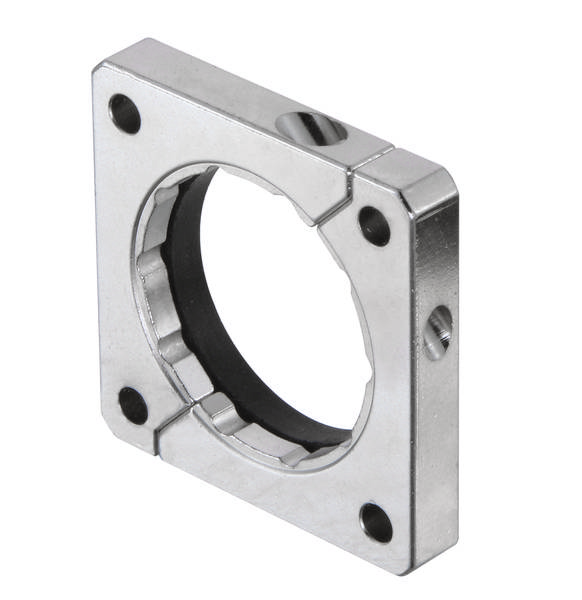 Ein quadratisches, metallisches Lagergehäuse mit zentralem rundem Loch und vier Befestigungslöchern an den Ecken, perspektivisch dargestellt.