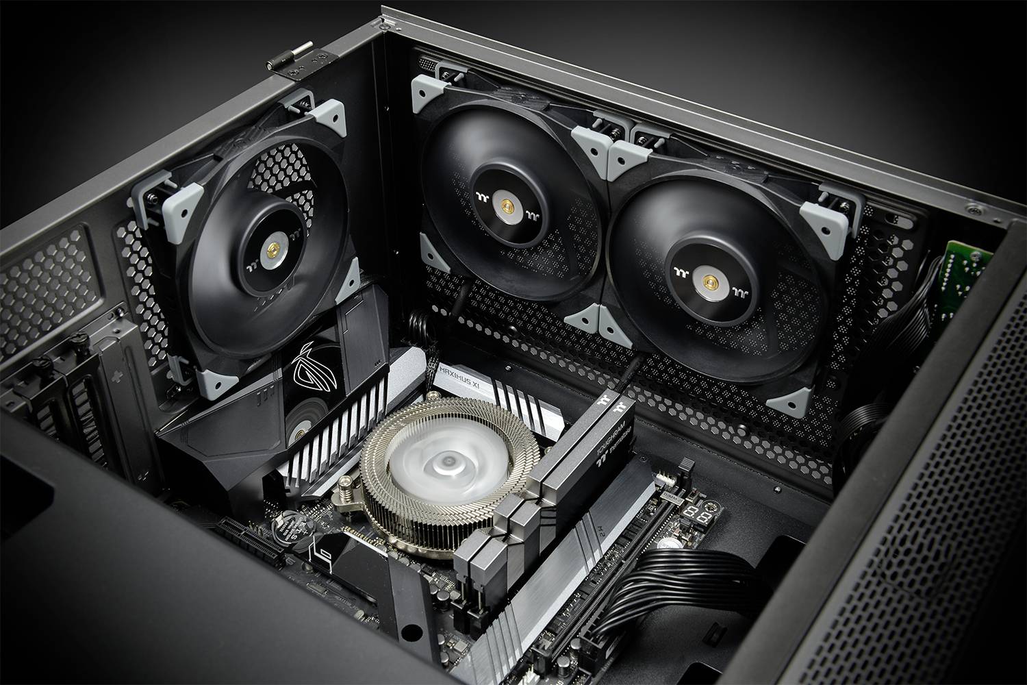 Thermaltake TOUGHFAN 14 PC-Gehäuse-Lüfter Schwarz (B x H x T) 140 x 140 x 25mm