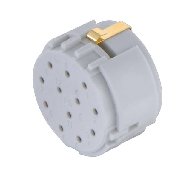 Runder, weißer Kunststoffstecker mit mehreren Löchern und einem goldenen Kontakt.