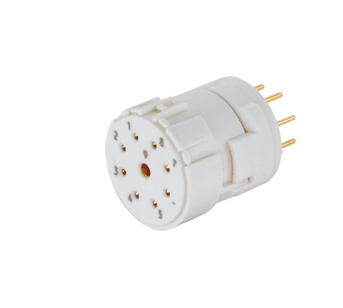 Elektronischer Steckverbinder mit zylindrischem, weißem Gehäuse und mehreren goldfarbenen Pins für elektrische Verbindungen.