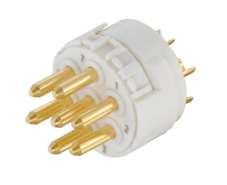 Weiße und goldene Elektroniksteckverbindung mit mehreren Stiften, geeignet für präzise elektrische Verbindungen in technischen Anwendungen.