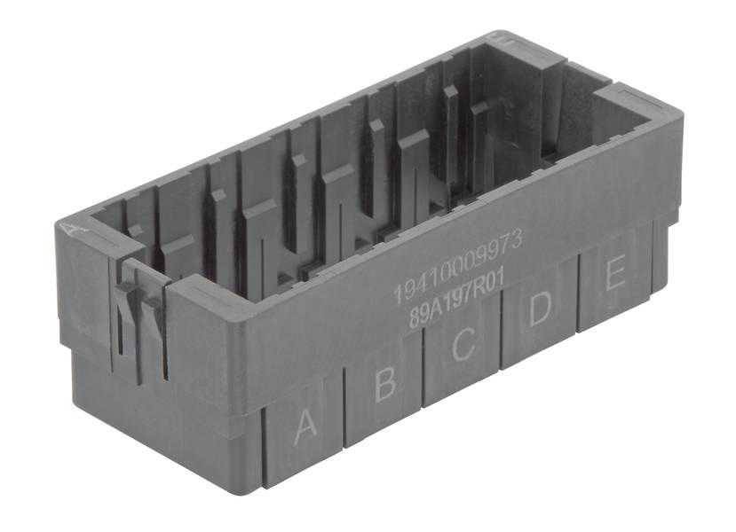 Ein rechteckiges Kunststoffgehäuse mit den Buchstaben A, B, C, D, E an der Vorderseite.