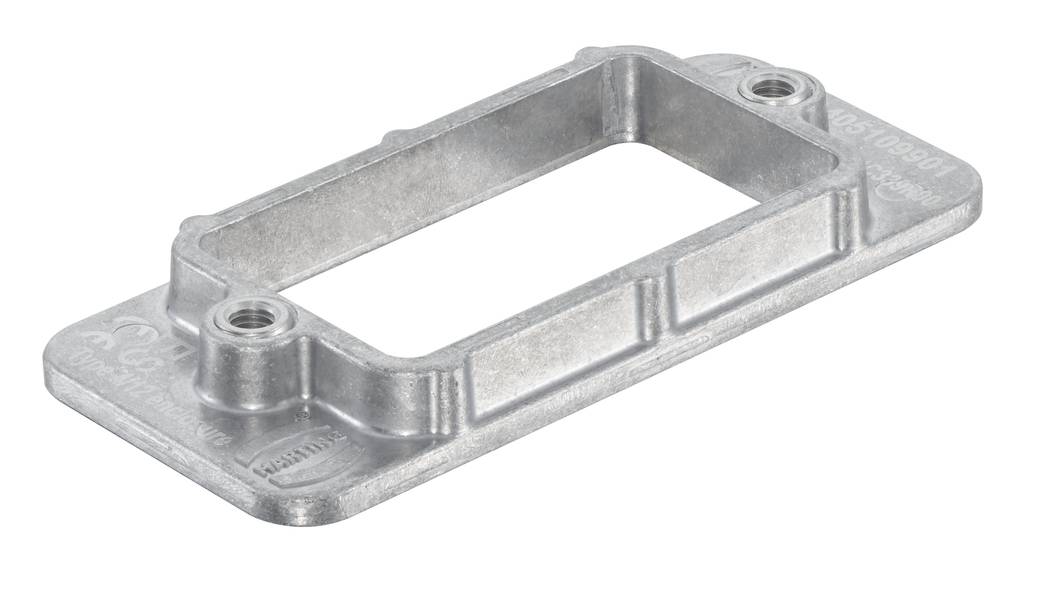 Ein rechteckiger silberner Metallrahmen mit abgeschrägter Oberfläche und vier Schraublöchern. Der Rahmen ist flach und robust.