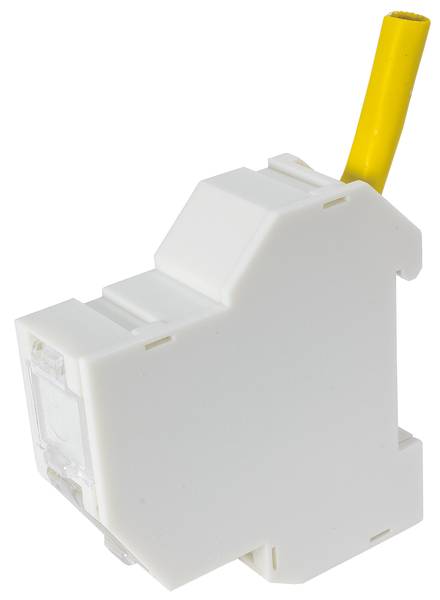 Weißer elektrischer Schalter mit gelbem Draht, seitlich fotografiert.
