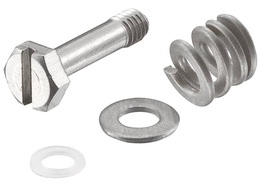 Metallschraube mit Schlitzkopf, Metallfeder und zwei Unterlegscheiben, eine aus Metall und eine aus Kunststoff, auf weißem Hintergrund.
