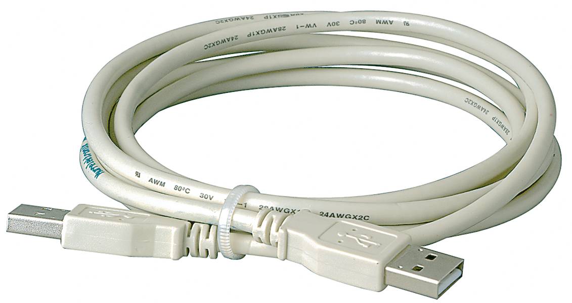 Ein weißes USB-Kabel mit zwei USB-A-Steckern, aufgerollt. Ideal zum Verbinden von Geräten wie Computern, Druckern oder externen Festplatten.