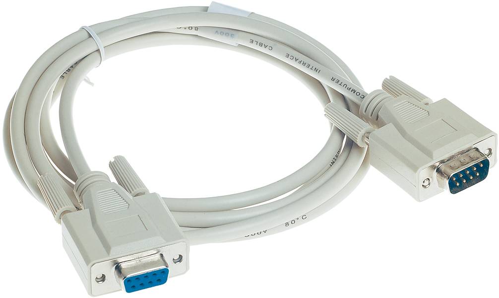 Ein graues serielles RS-232-Kabel mit zwei 9-poligen D-Sub-Steckverbindern, üblicherweise für Datenkommunikation verwendet.