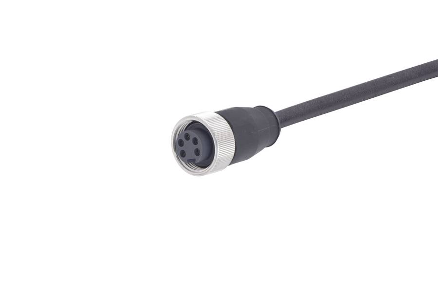 Ein schwarzer runder Stecker mit fünf Löchern, verbunden mit einem Kabel.