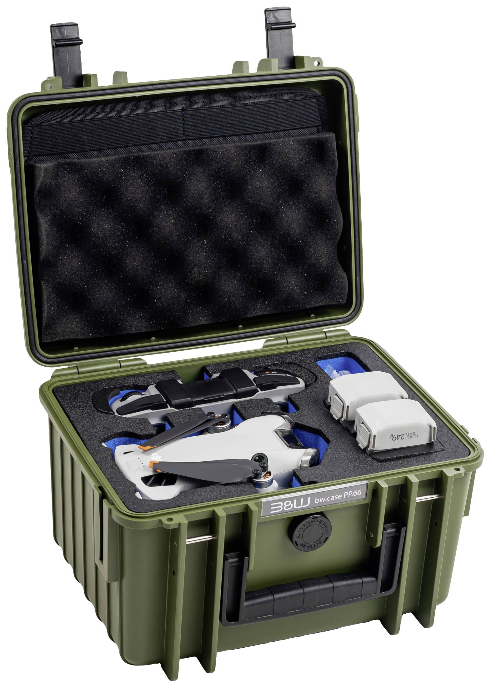 Ein offener, grüner Transportkoffer zeigt eine Drohne und Zubehör in Schaumstoff eingepasst, bereit für sicheren Transport.