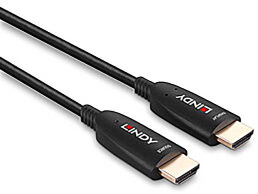 Ein schwarzes HDMI-Kabel der Marke Lindy, mit beidseitigen goldfarbenen Steckern.