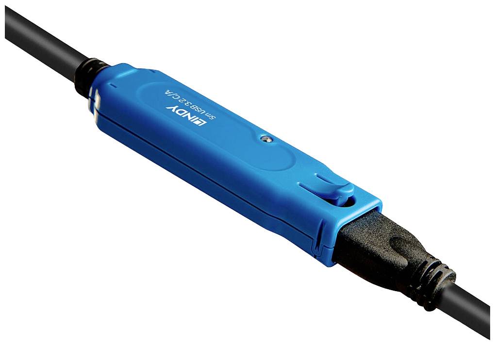 Ein blauer Inline-USB-Verstärker, angeschlossen an ein schwarzes USB-Kabel, verbessert die Datenübertragung zwischen Geräten.