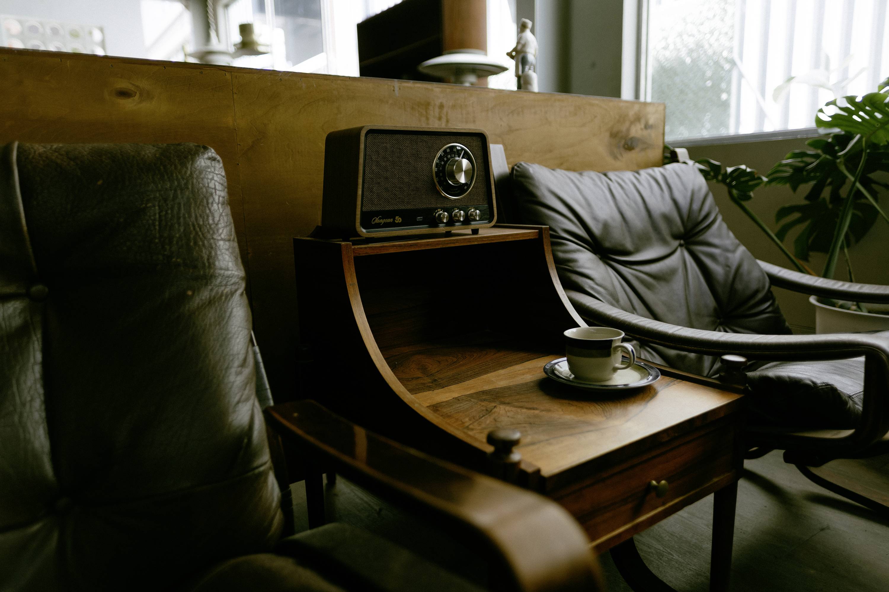 Sangean Premium Wooden Cabinet WR-101 Tischradio AM, FM Bluetooth®, AUX, UKW Walnuss