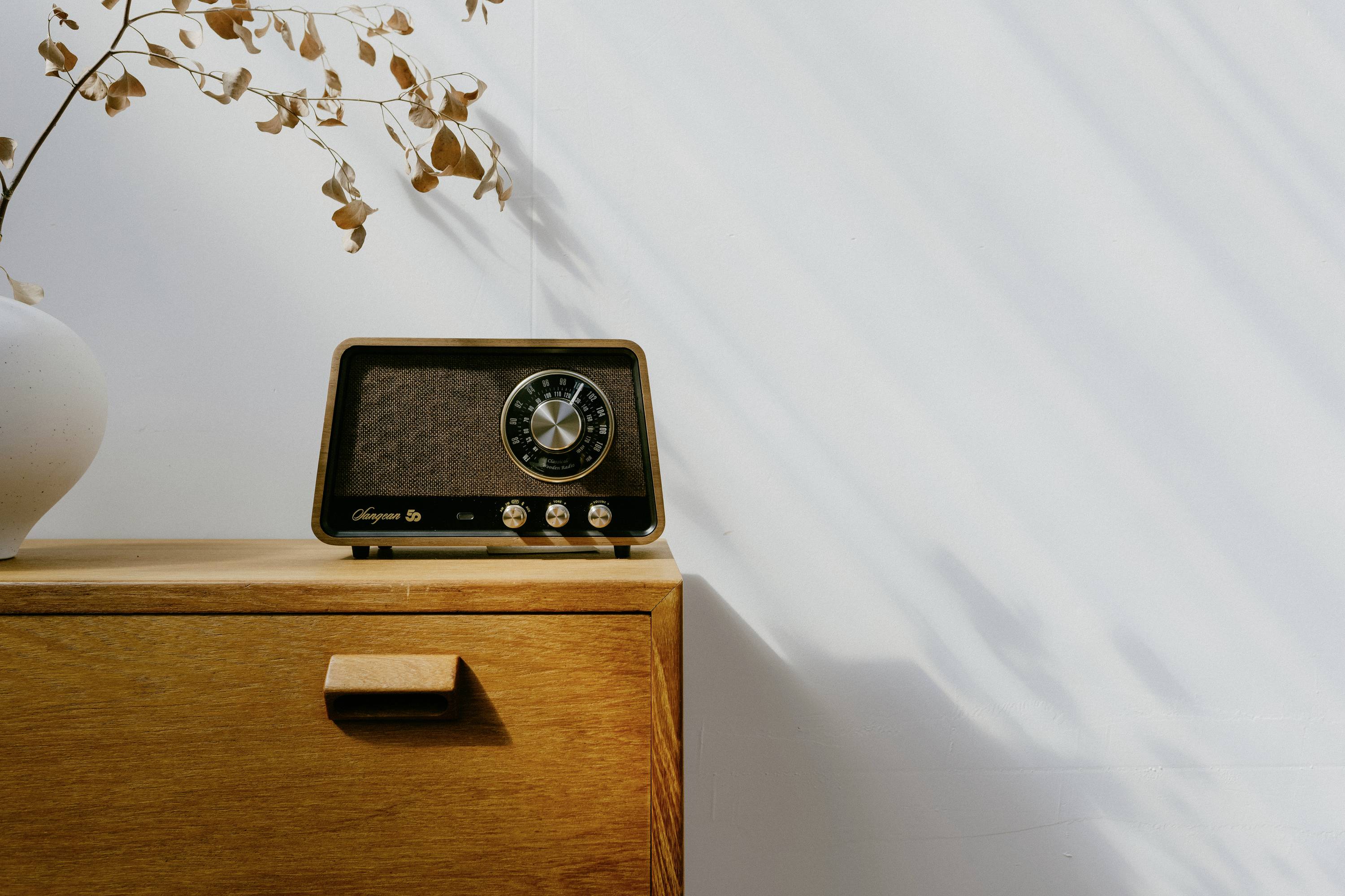 Sangean Premium Wooden Cabinet WR-101 Tischradio AM, FM Bluetooth®, AUX, UKW Walnuss