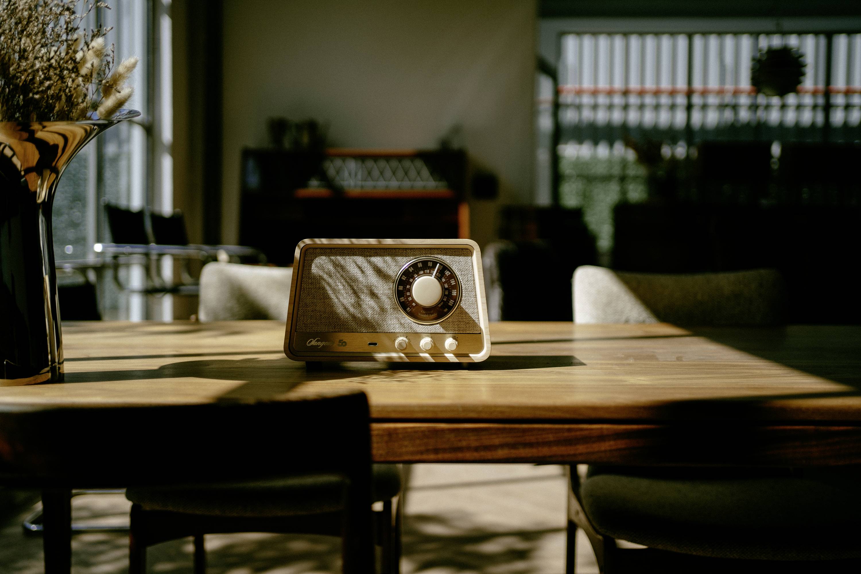 Sangean Premium Wooden Cabinet WR-101 Tischradio AM, FM Bluetooth®, AUX, UKW Holz (hell)