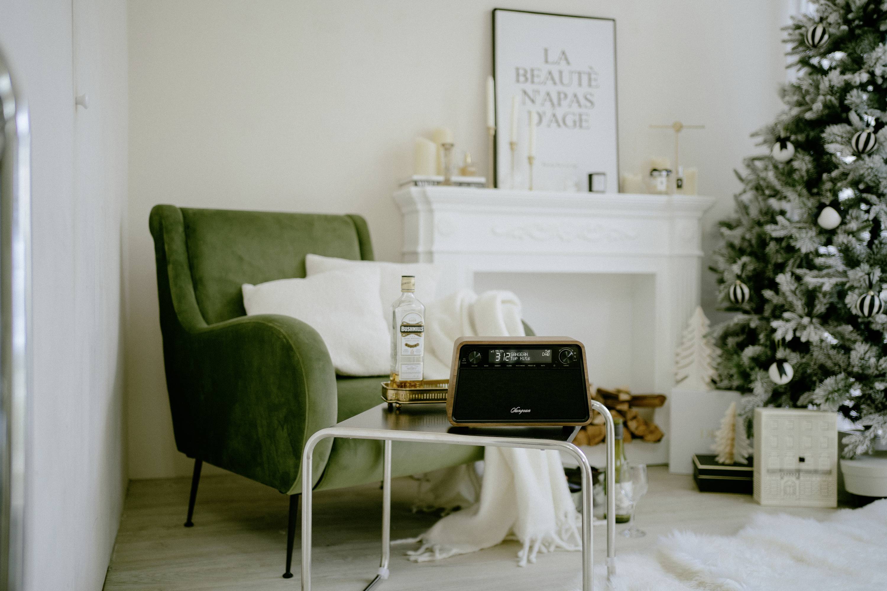 Sangean Premium Wooden Cabinet WR-201 Tischradio DAB+, FM DAB+, Bluetooth®, AUX, UKW Weckfunktion Walnuss