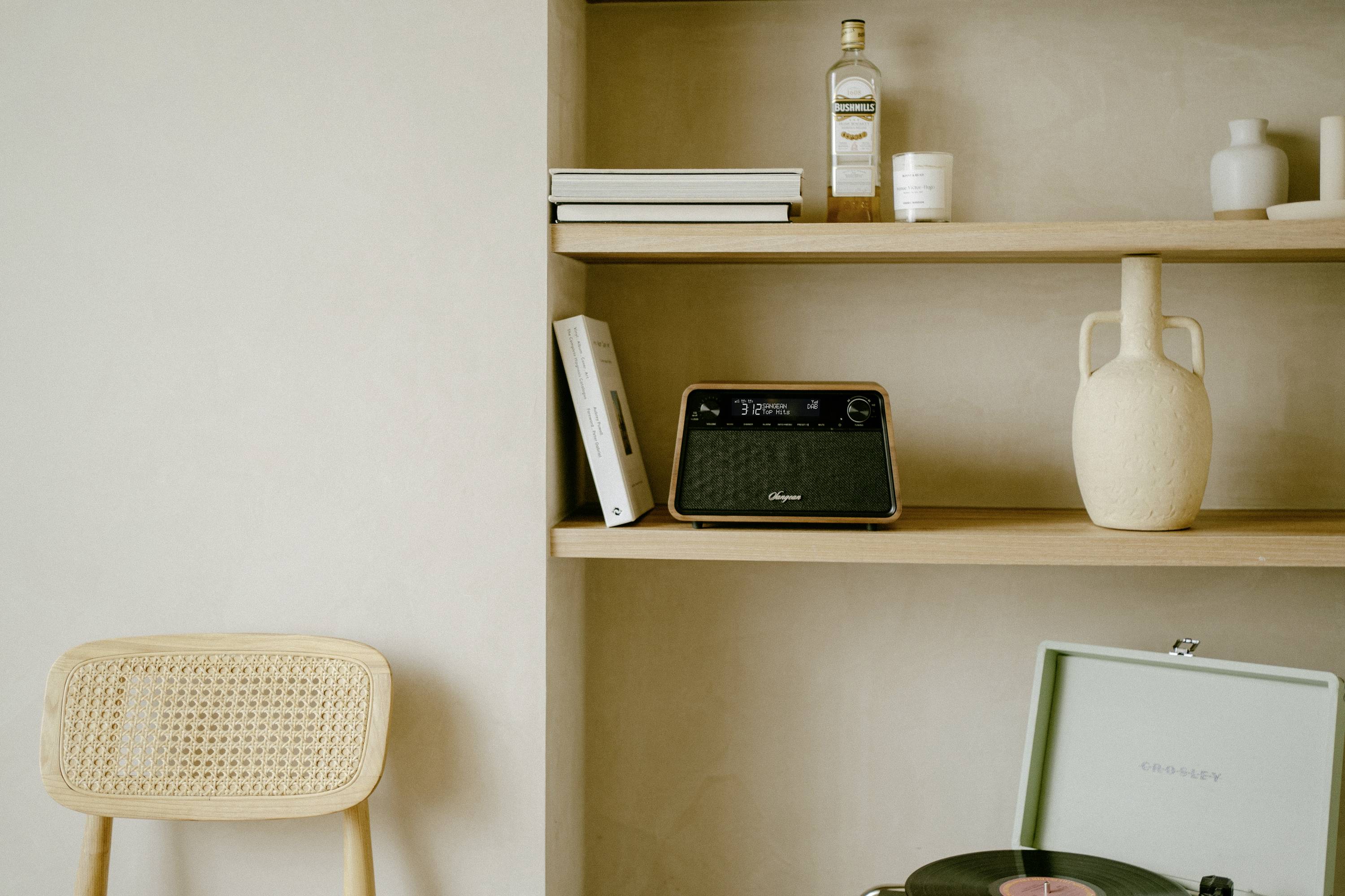 Sangean Premium Wooden Cabinet WR-201 Tischradio DAB+, FM DAB+, Bluetooth®, AUX, UKW Weckfunktion Walnuss