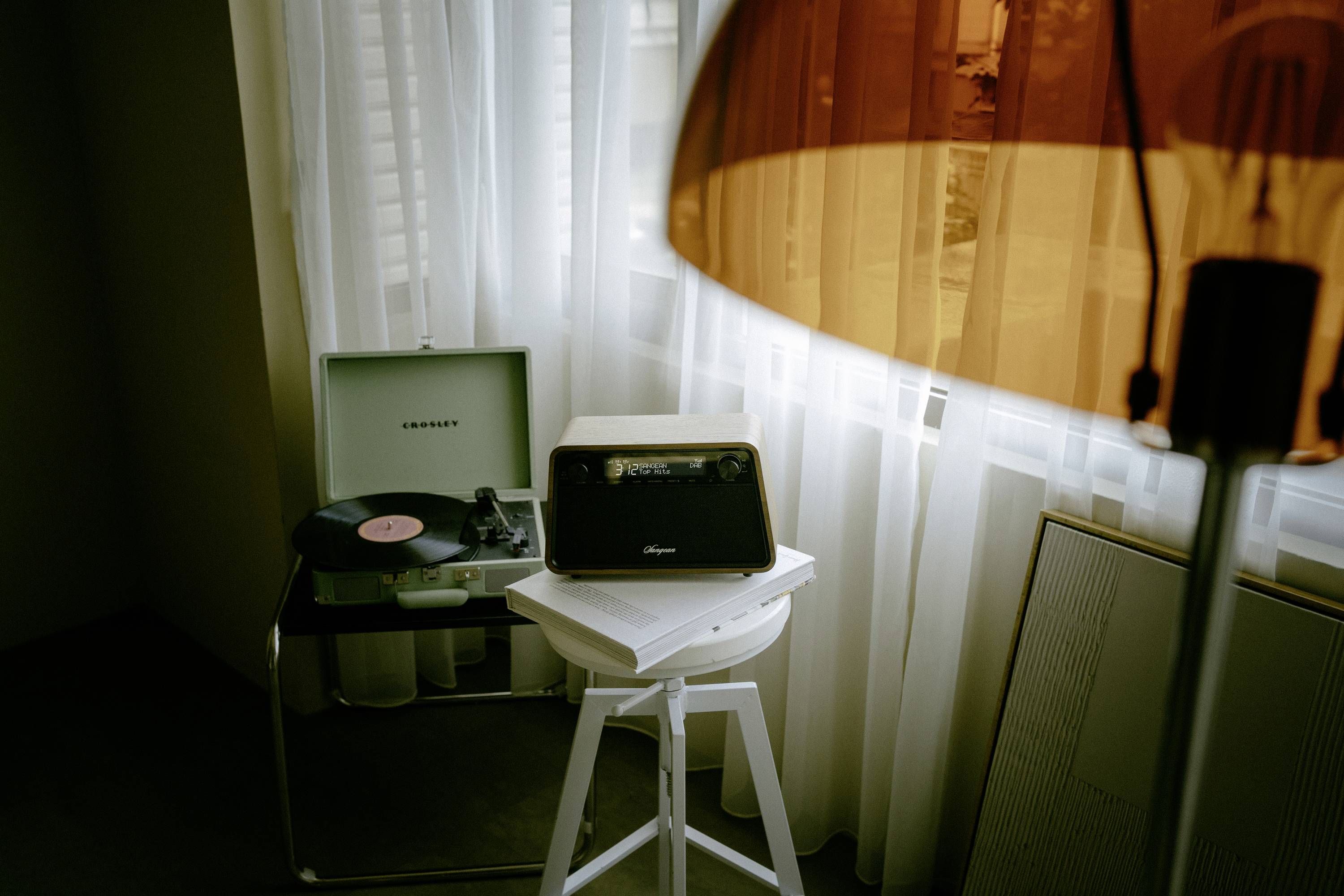 Sangean Premium Wooden Cabinet WR-201 Tischradio DAB+, FM DAB+, Bluetooth®, AUX, UKW Weckfunktion Walnuss