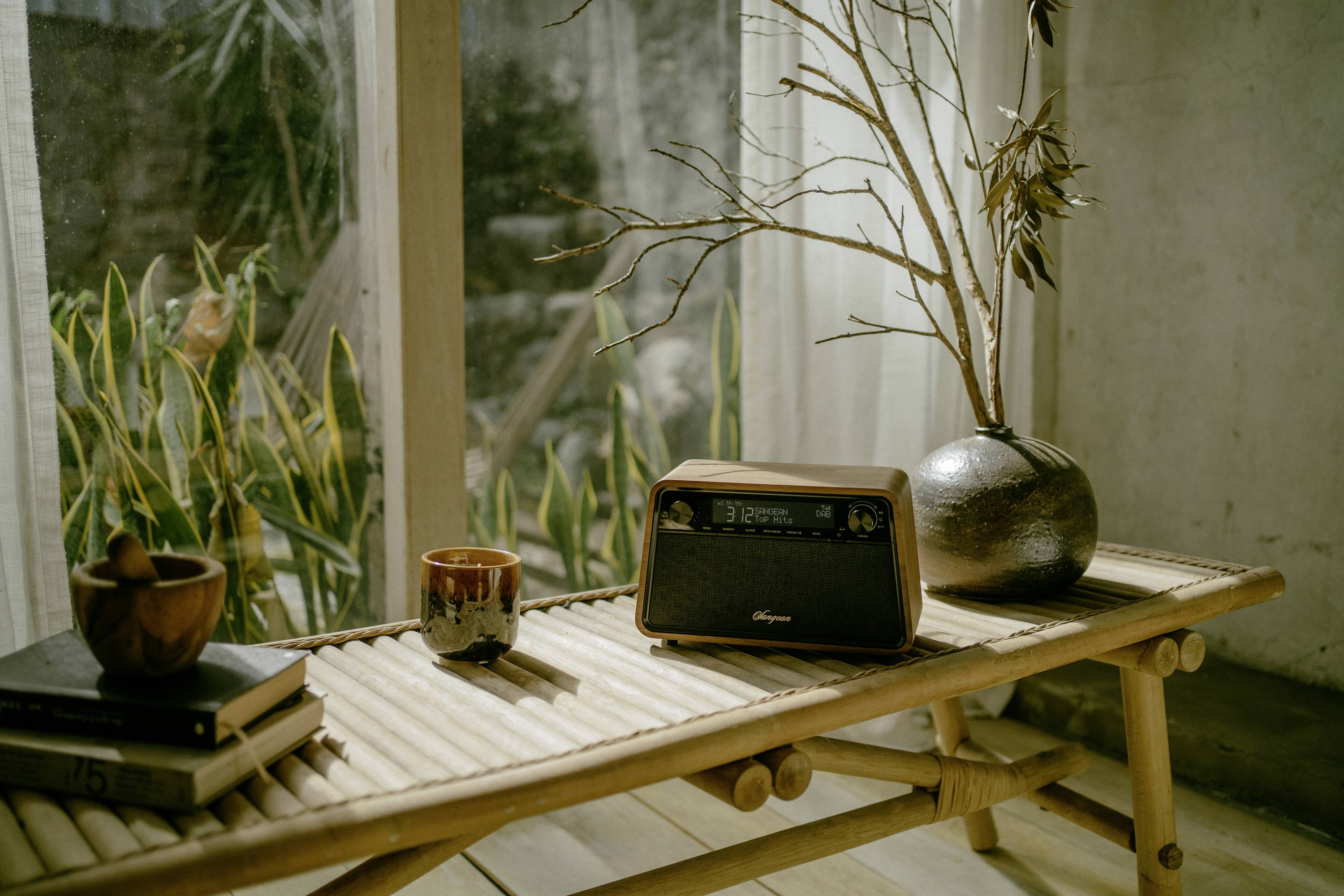 Sangean Premium Wooden Cabinet WR-201 Tischradio DAB+, FM DAB+, Bluetooth®, AUX, UKW Weckfunktion Walnuss