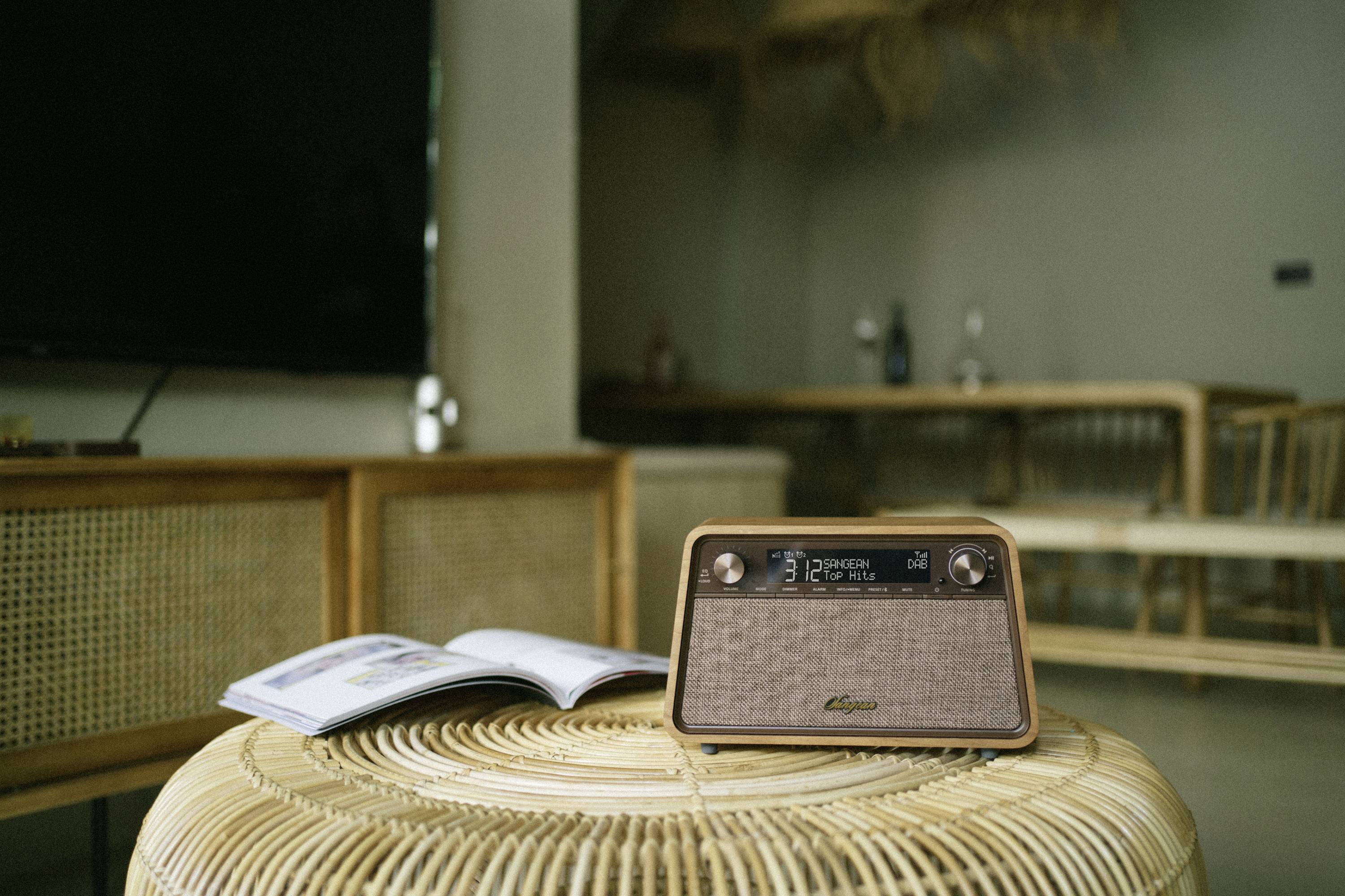 Sangean Premium Wooden Cabinet WR-201 Tischradio DAB+, FM DAB+, Bluetooth®, AUX, UKW Weckfunktion H