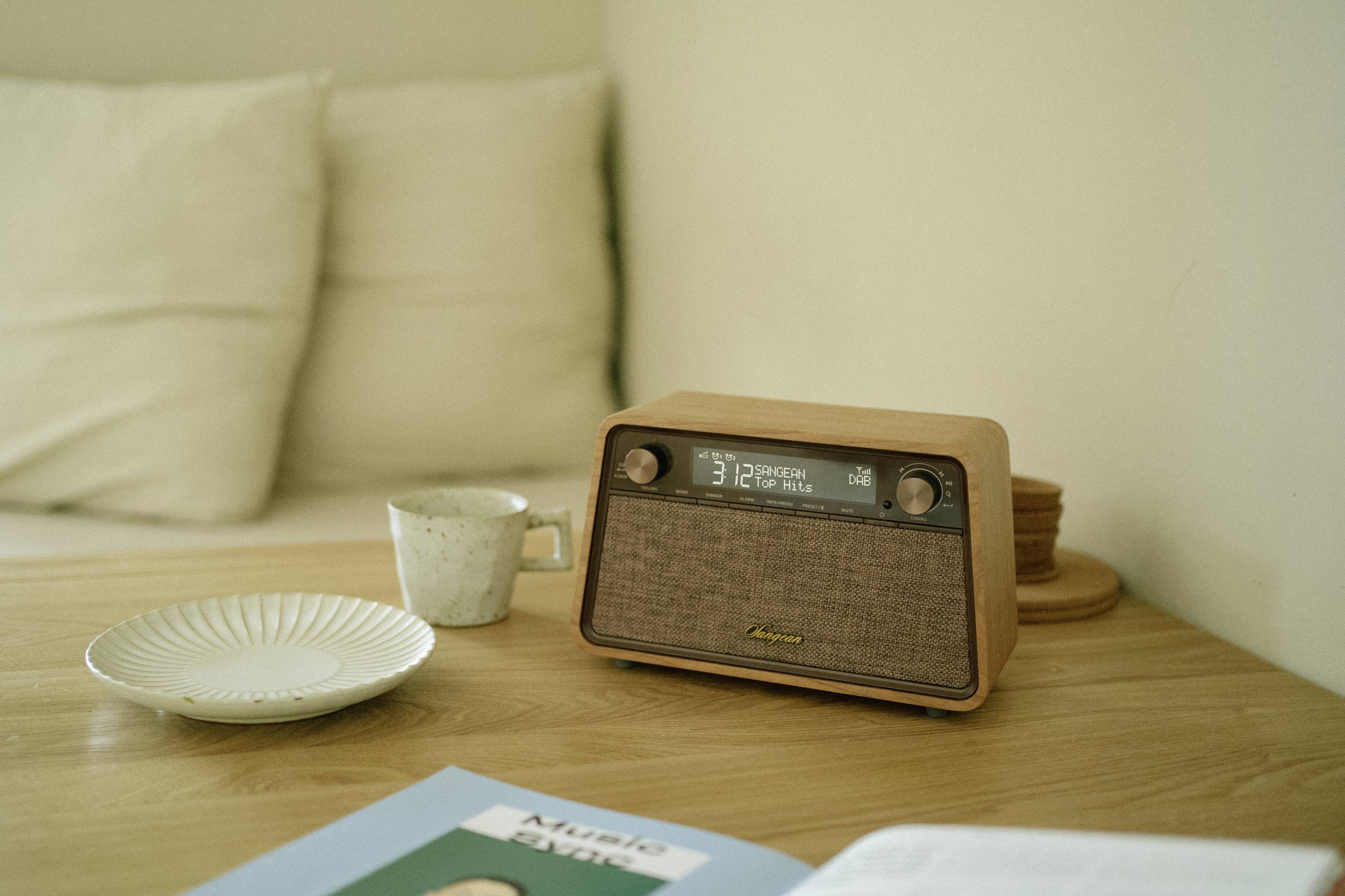 Sangean Premium Wooden Cabinet WR-201 Tischradio DAB+, FM DAB+, Bluetooth®, AUX, UKW Weckfunktion H