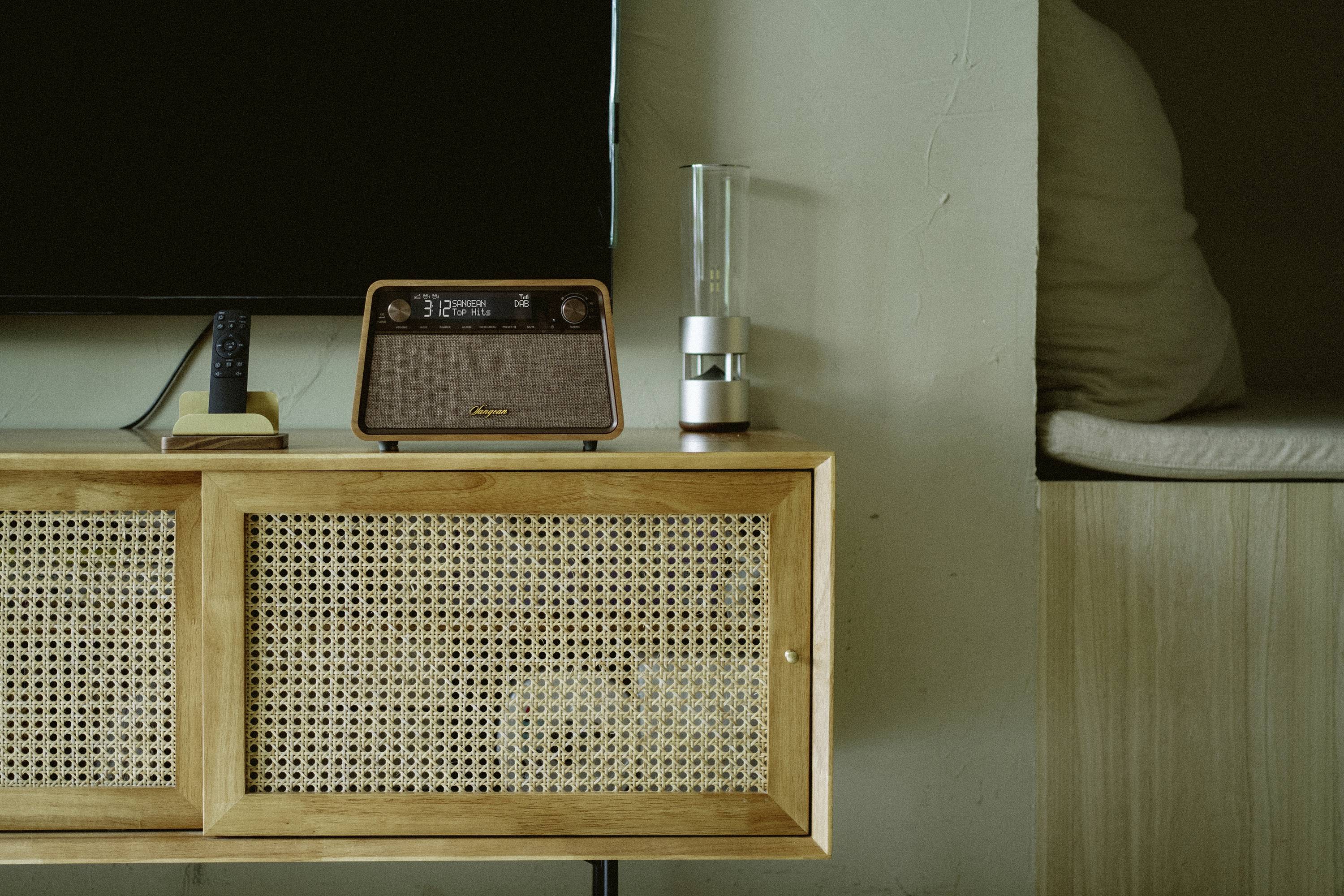 Sangean Premium Wooden Cabinet WR-201 Tischradio DAB+, FM DAB+, Bluetooth®, AUX, UKW Weckfunktion H