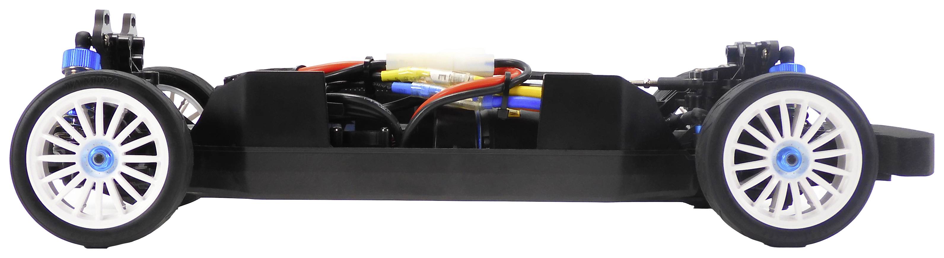 Ein ferngesteuertes Auto-Chassis in Seitenansicht zeigt weiße Sportfelgen, elektrisches Innenleben und sichtbare Verkabelung.