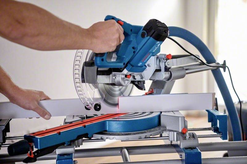 Bosch Professional GCM 305-216 D Kapp- und Gehrungssäge 216mm 30mm 1200W