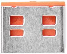 Ein orange-grauer USB-Anschluss, Nahaufnahme der Vorderseite mit zwei rechteckigen Öffnungen und vier Steckplätzen erkennbar.