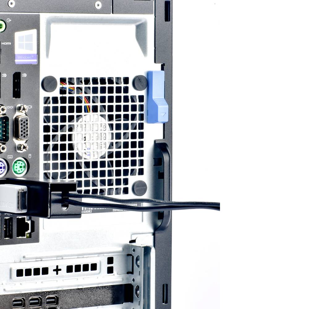 Rückansicht eines Computergehäuses mit sichtbaren Anschlüssen und Lüfter. Erkennbar sind HDMI-Anschluss, USB-Ports und ein Stromanschluss.