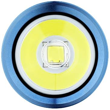 Nahaufnahme einer leuchtenden LED-Lampe, kreisförmig mit gelbem Licht im Zentrum, umgeben von einem blauen Rahmen.