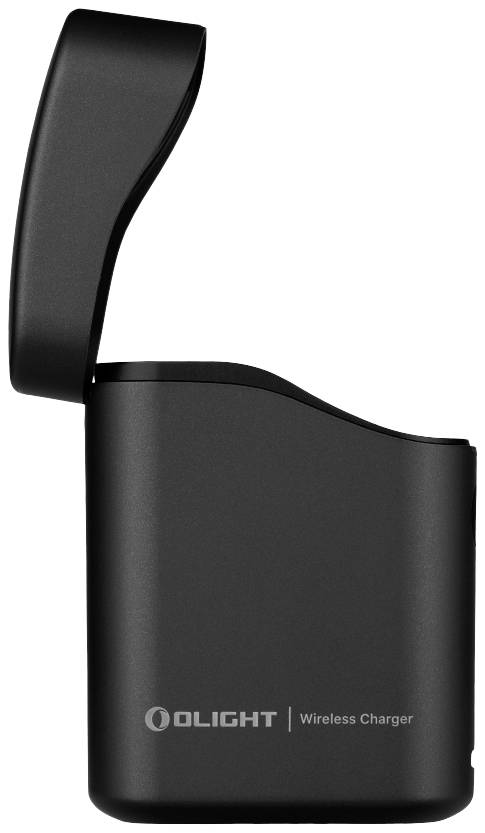 Schwarzes, geöffnetes Ladeetui der Marke Olight mit der Aufschrift 'Wireless Charger'.