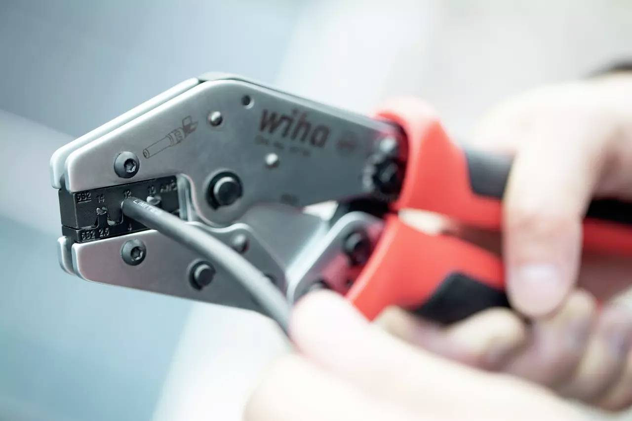 Wiha MC4 45796 Crimpzange 1 Stück Photovoltaik-Verbinder, Solar-Steckverbinder 2.5 bis 6mm²