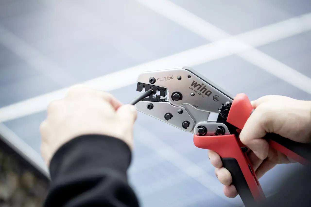 Wiha MC4 45796 Crimpzange 1 Stück Photovoltaik-Verbinder, Solar-Steckverbinder 2.5 bis 6mm²