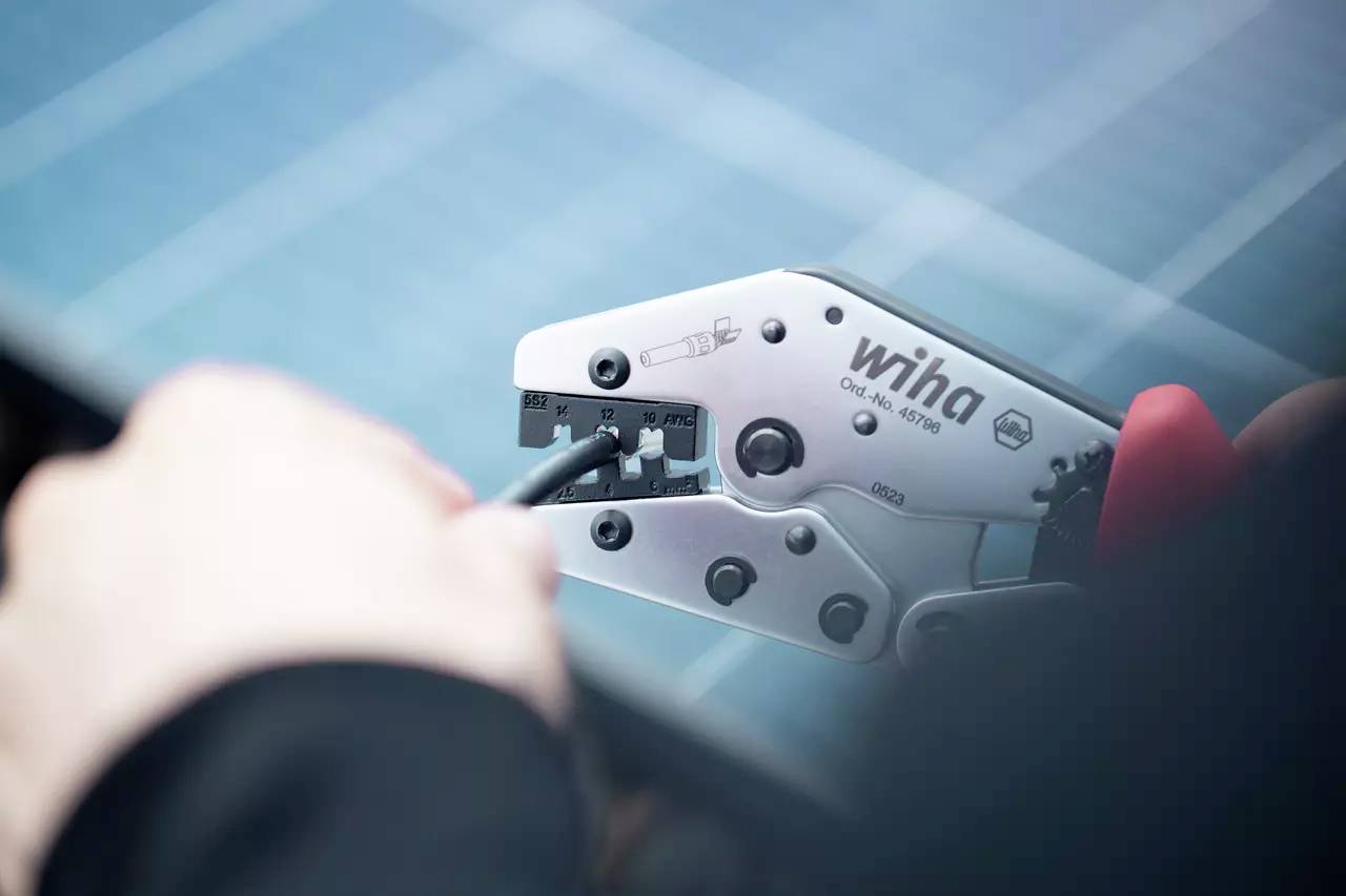 Wiha MC4 45796 Crimpzange 1 Stück Photovoltaik-Verbinder, Solar-Steckverbinder 2.5 bis 6mm²